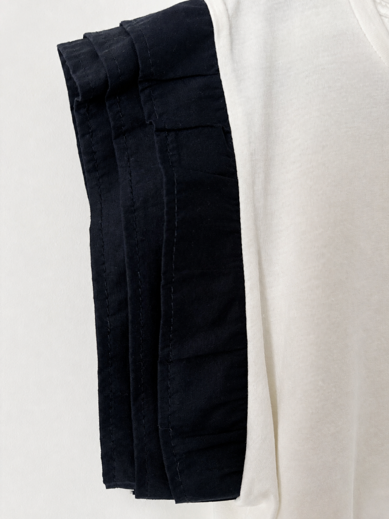 T-shirt blanc et bleu marine à manches plissées – autre vue