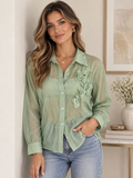 Chemise courte transparente à fleurs vert sauge – vue de face