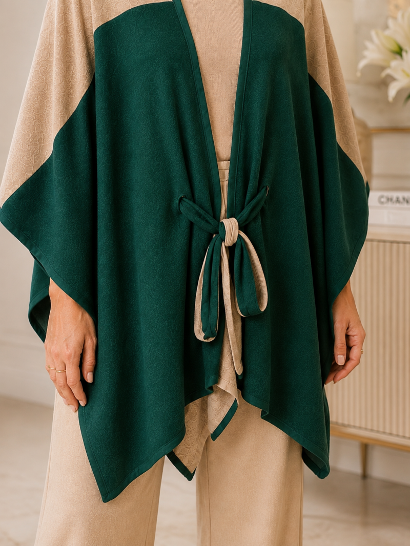 Poncho bicolore beige et vert canard – vue de côté