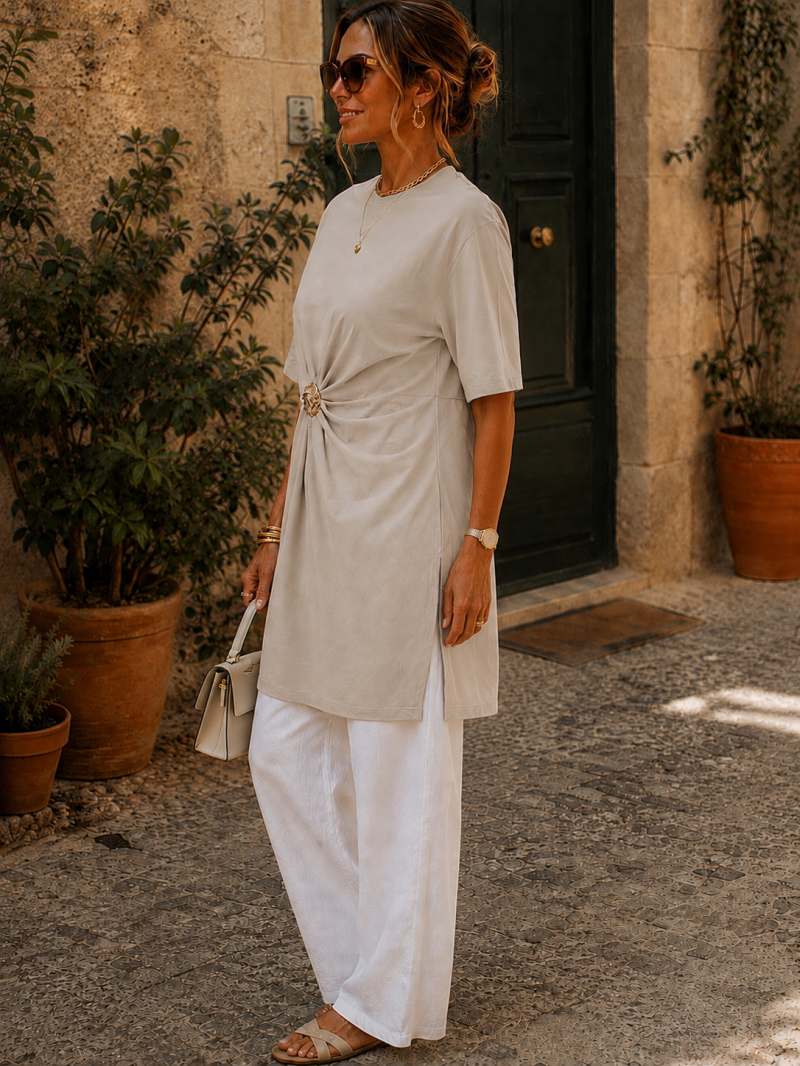 T-shirt long beige drapé avec bijou – Taille unique (34 au 38) Made in Italy – vue 2
