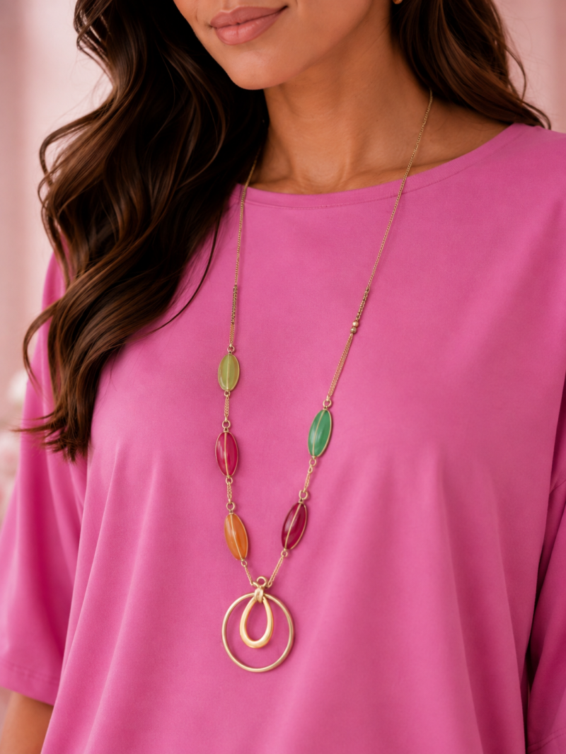 Haut oversize fluide avec collier lavande ou rose – détail de la finition