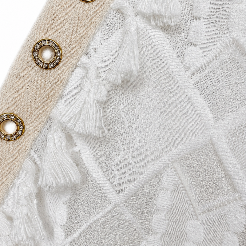 Robe blanche en broderie anglaise – détail de la coupe