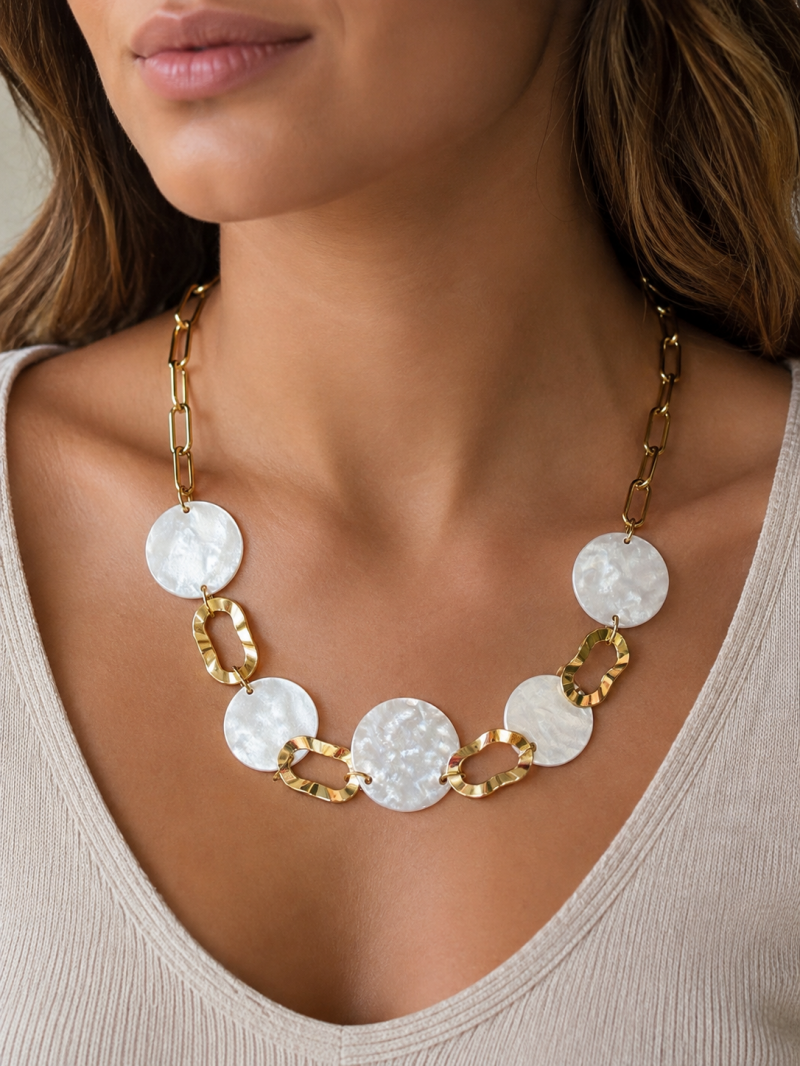 Collier doré à maillons & pastilles effet nacré