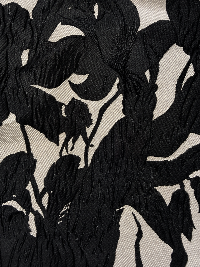 Veste oversize fleurie noir et écru – présentation complémentaire