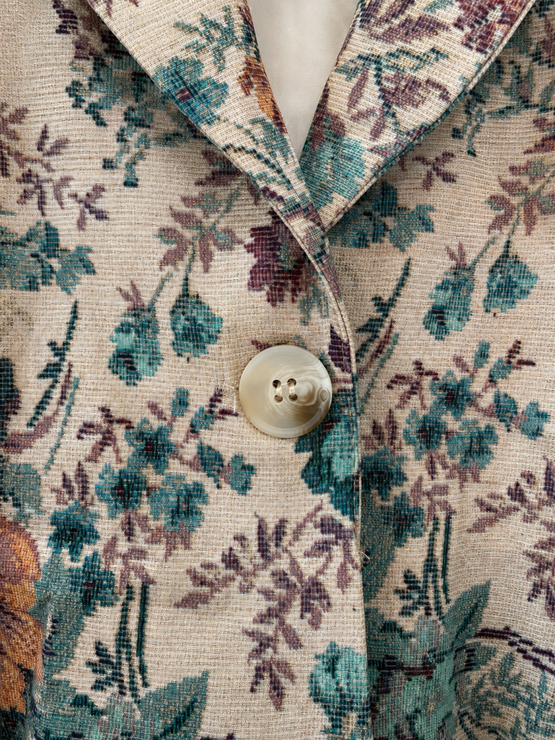 Gilet tailleur fleuri sans manches beige et vert d’eau – vue de côté
