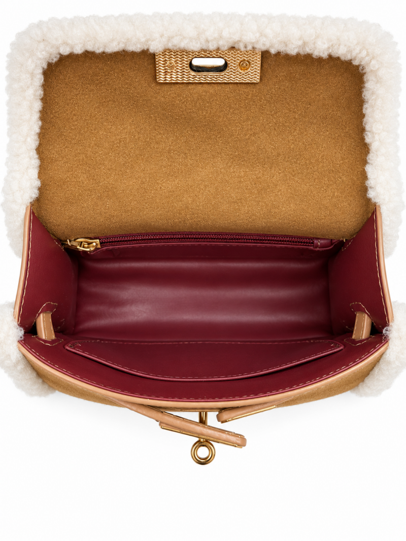 Mini sac bouclette camel noir ou moutarde – détail de la coupe