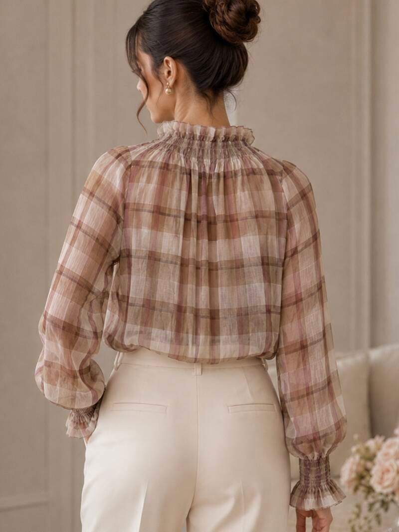 Blouse transparente à carreaux beige rosé – détail du tissu