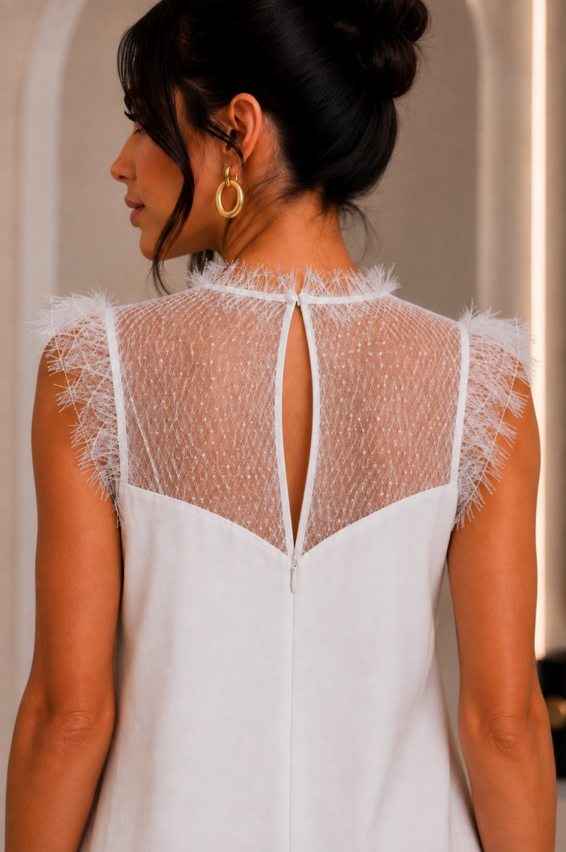 Robe blanche à dentelle – détail de la coupe