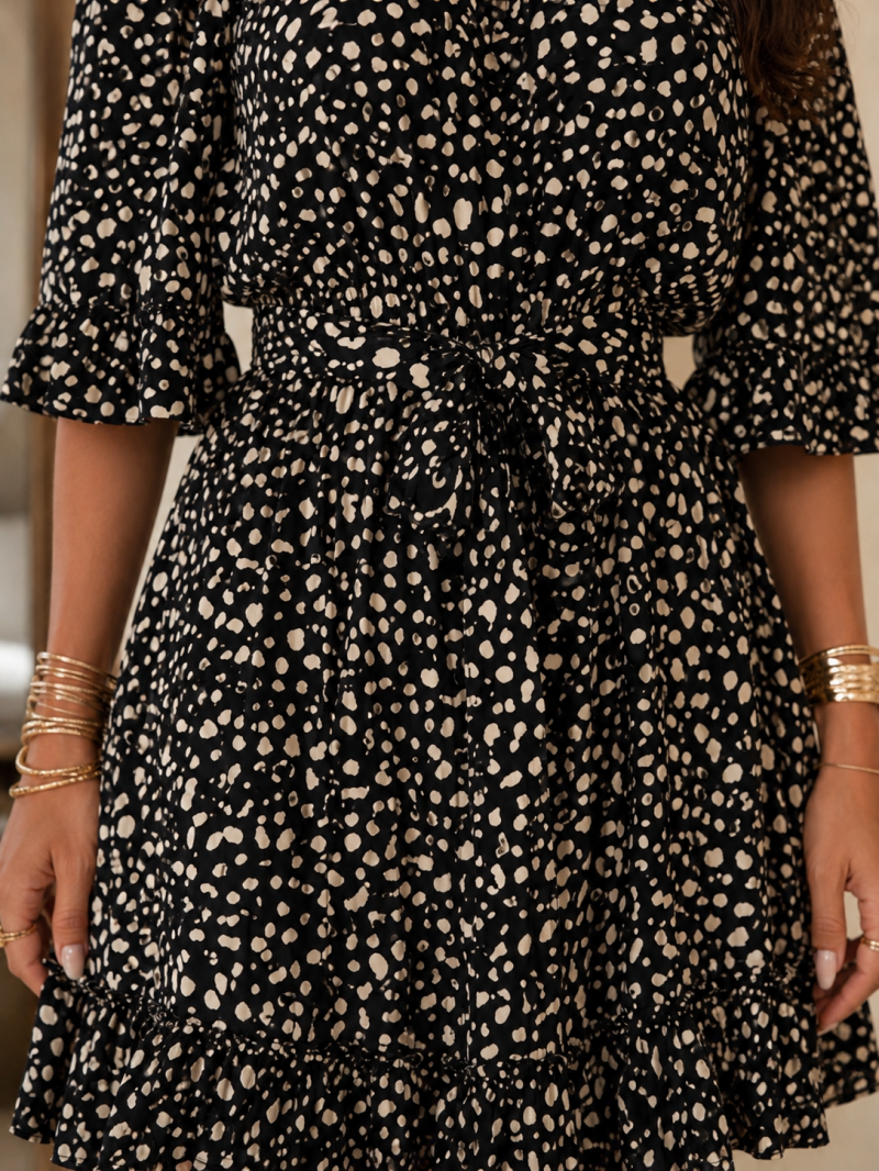 Robe courte épaules dénudées noir et beige – détail du vêtement