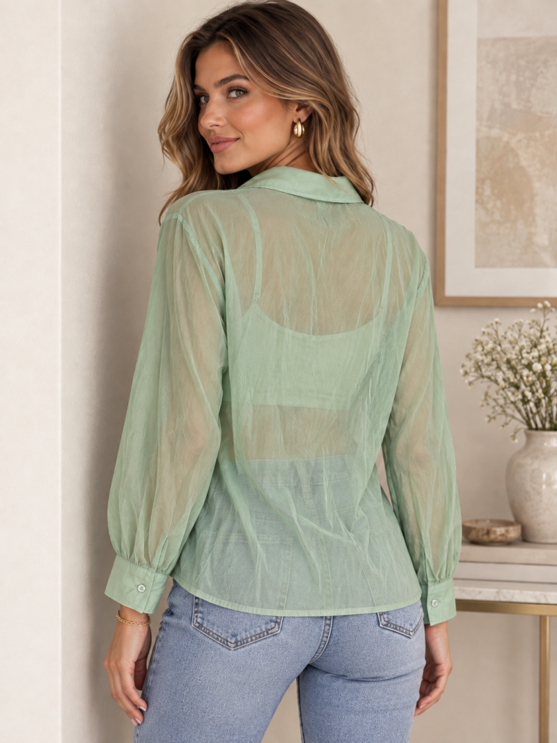 Chemise courte transparente à fleurs vert sauge – détail de la coupe