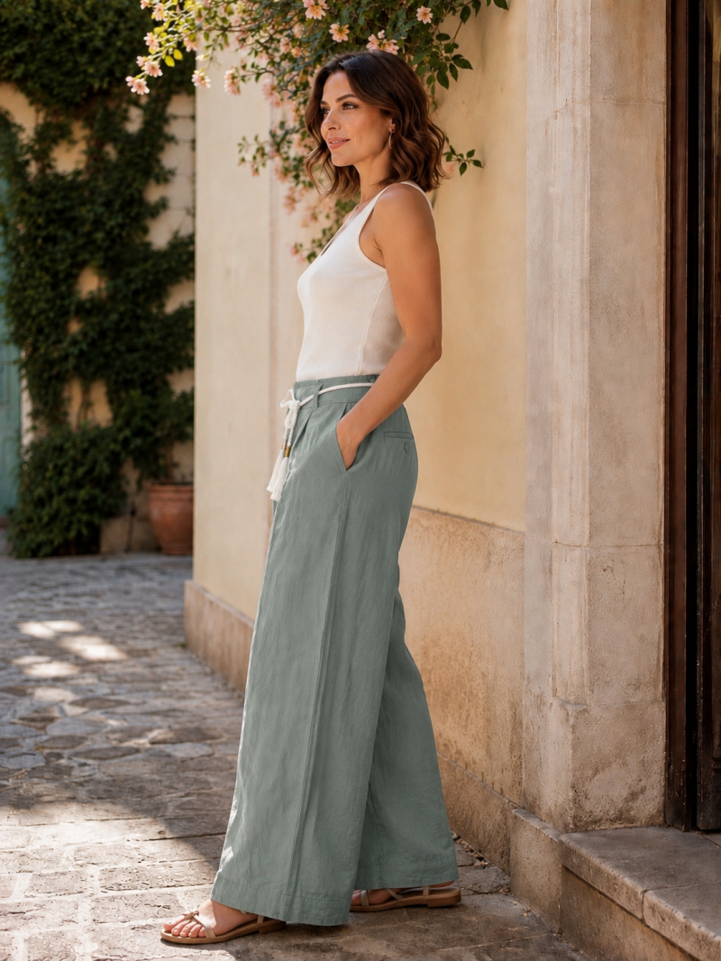 Pantalon large vert sauge ceinturé – vue de dos