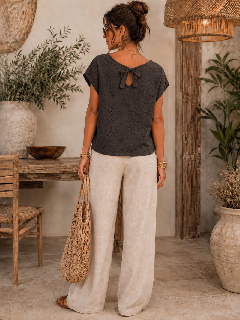 Blouse oversize marron en broderie anglaise – détail du tissu