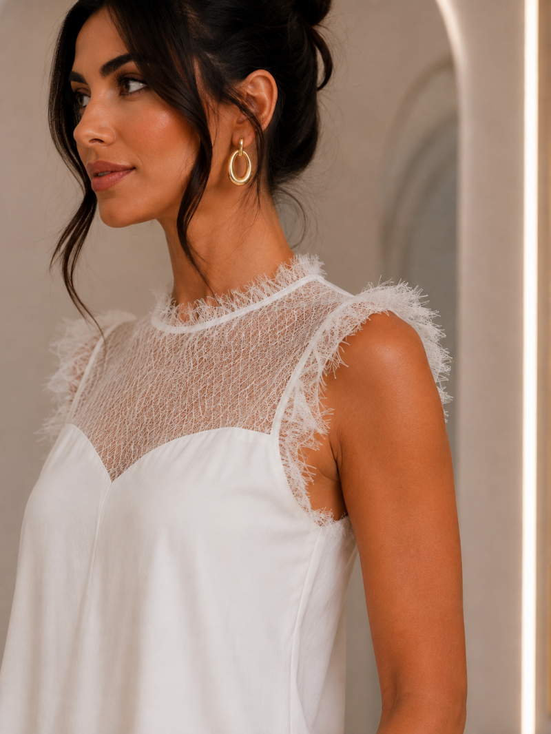 Robe blanche à dentelle – détail du vêtement